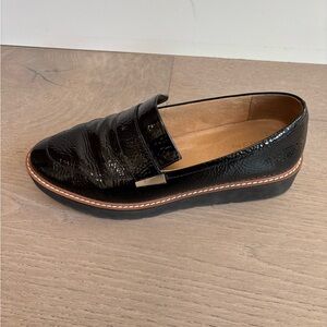Size 8 like new Naturalizer Adeline loafer.